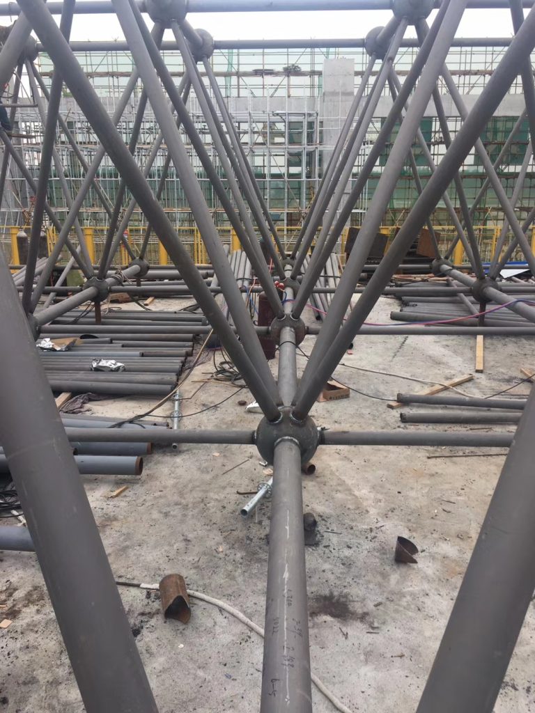 Ground Assembly of Welded Ball Rods and Welded Ball Space Frame 4